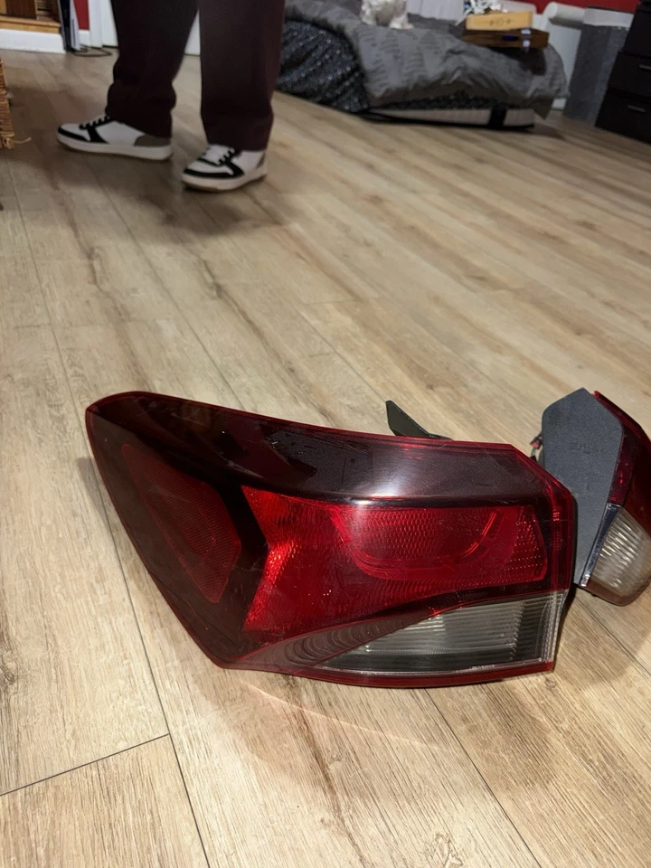 21-23 Chevrolet Trailblazer luz trasera ambos lados Foto 2 de 4