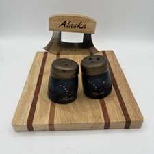 New Traditional Alaskan Ulu Knife & Chopping Block Salt & Pepper Set
