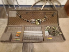 FRED BEAR Collectable 1990 COMPOUND Hunting BOW & ARROWS 