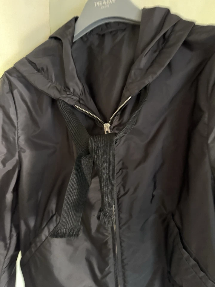 Chaqueta cortavientos Prada Light gris talla 40 peso medio ligero para mujer’s Foto 4 de 4