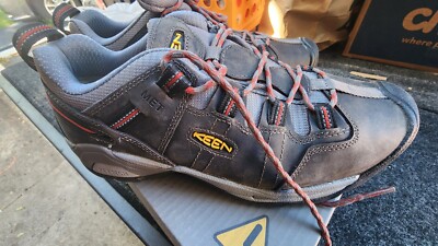 NEW KEEN Utility Men s Size 9.5 D Detroit XT INT MET Steel Toe Shoe 1021315D