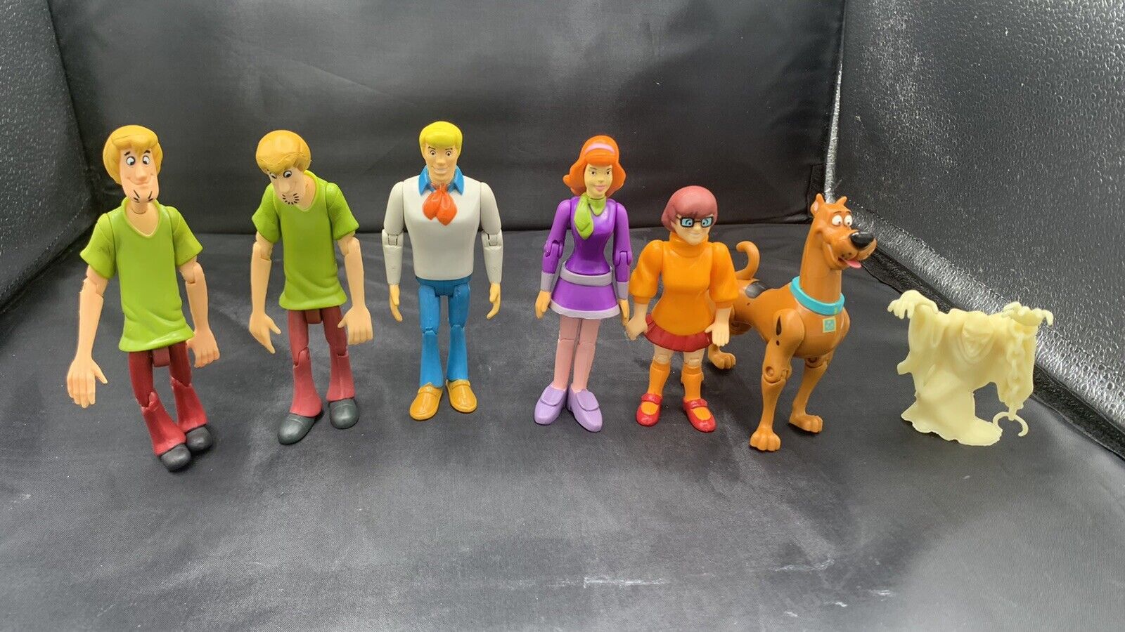 Scooby Doo Velma, Daphne, Fred, Shaggy & Scooby-Doo Bendable Figure Box Set  