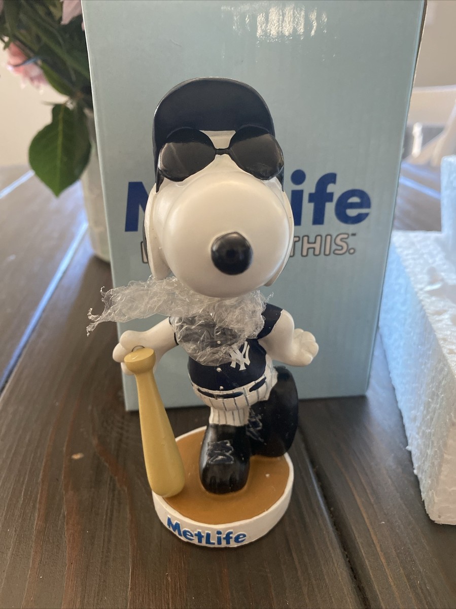 2012 New York Yankees Snoopy Bobblehead Metlife MLB NY Peanuts NIB