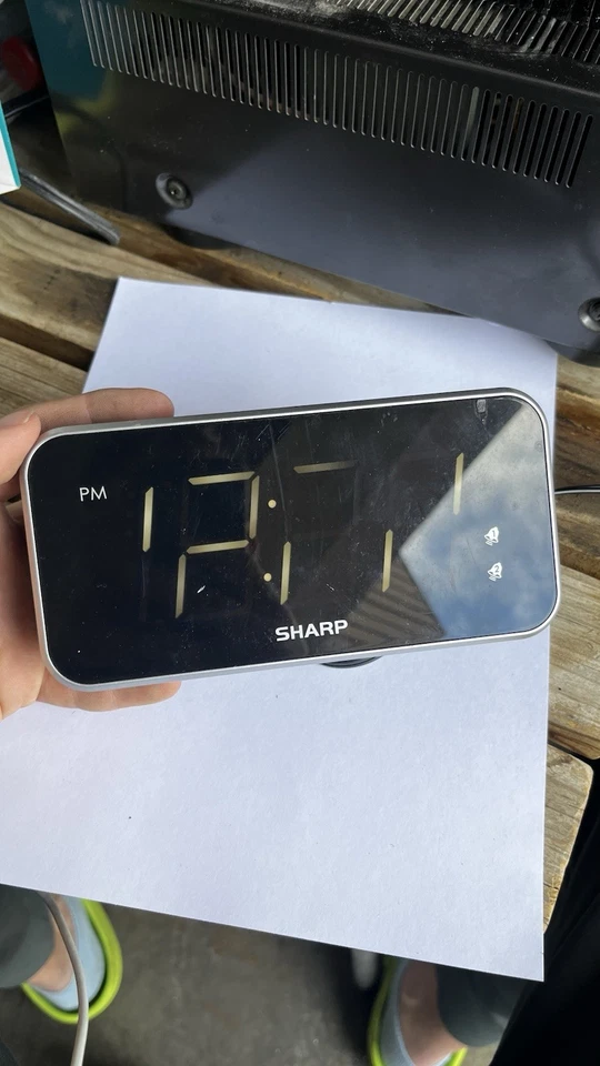 Sharp Digital Alarm Clock SPC736 – Dual Alarm, Jumbo LED Display - Image 4 of 4