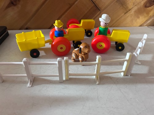 VINTAGE FISHER PRICE LITTLE PEOPLE  FARM 915 REPLACEMENT TRACTORS FENCE DOGS  10