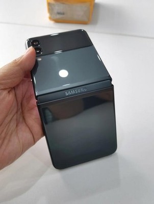 Green Samsung Galaxy Z Flip 3 5G SM-F711B single sim 128GB Unlocked OPEN BOX US