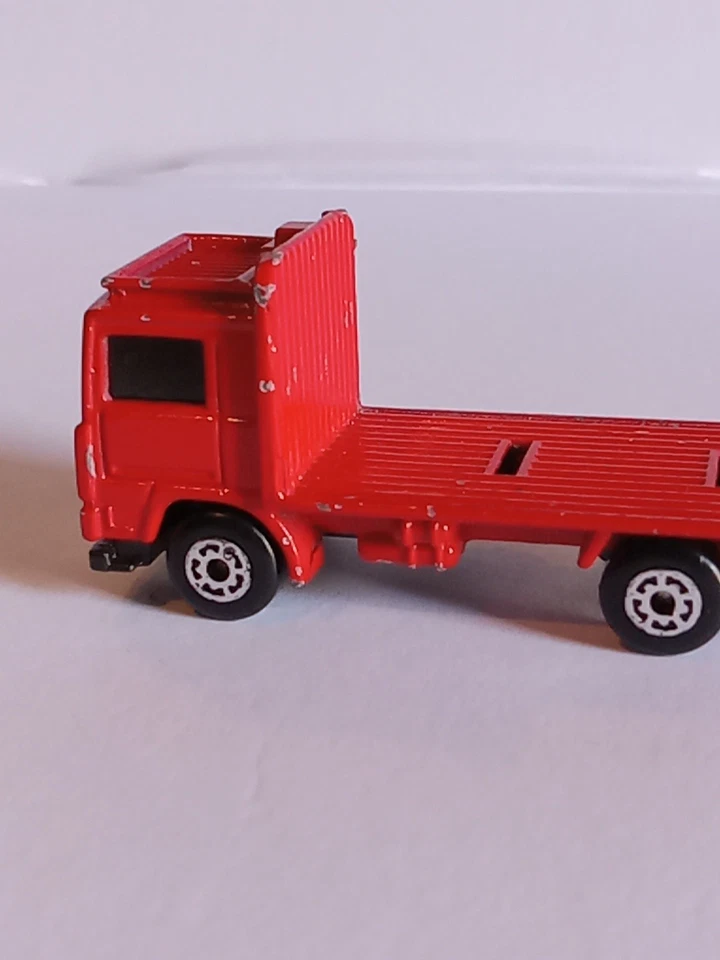 Camión contenedor Matchbox Superfast 1981 Volvo plataforma plana rojo fundido a presión Foto 3 de 4