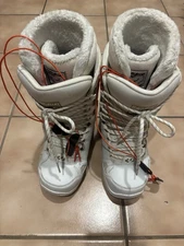 32 thirtytwo thirty two Women's Exit White Snowboard Boots ladies size 6 Etnies