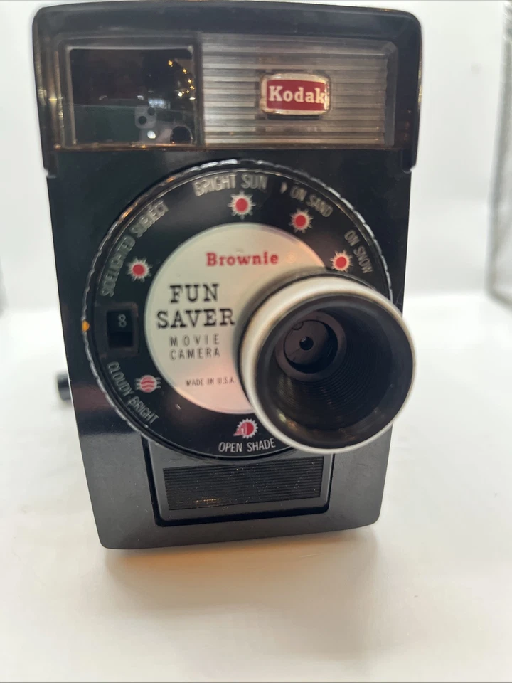 Cámara de película Kodak Brownie de 8 mm años 60 ahorro de diversión se vende como está Foto 2 de 4