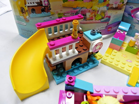 LEGO Juniors Set #10747 Andrea and Stephanie's Beach Holiday miss 3 small parts