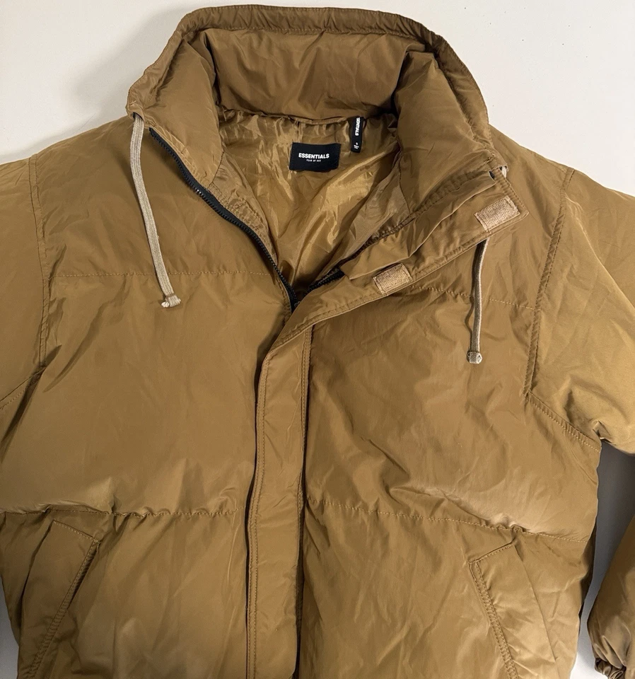 Chaqueta acolchada Fear of God Essentials marrón para hombre talla M nueva con etiquetas rara edición limitada Foto 3 de 4