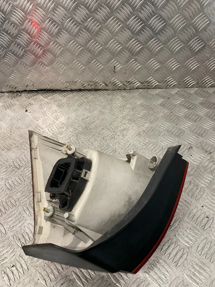 2004 VOLKSWAGEN GOLF MK5 ПАССАЖИРСКОЙ СТОРОНЕ ЗАДНИЙ ФОНАРЬ 1K6945095E #2 - Изображение 2 из 4