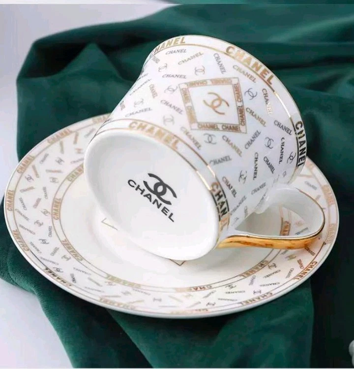 Juego doble de taza y platillo. Acento tono dorado con caja de regalo Foto 2 de 4