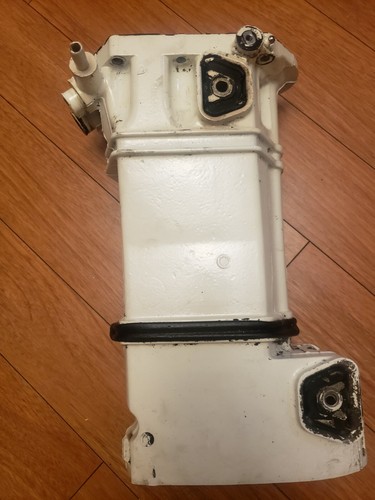 1997 JOHNSON 25HP EXHAUST HOUSING 0436133 339564 - Picture 2 of 8