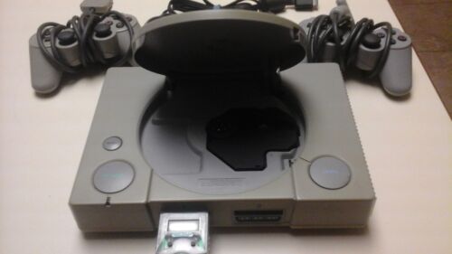 PLAYSTATION ONE FUNZIONANTE (PS1) INCLUDE 14 GIOCHI/MEMORY CARD/2 CONTROLLER/CAVI - Foto 5 di 8
