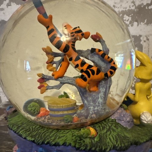 Disney Winnie the Pooh and Friends "Blustery Day" Musical Snow Globe WORKS NEW - Picture 13 of 17