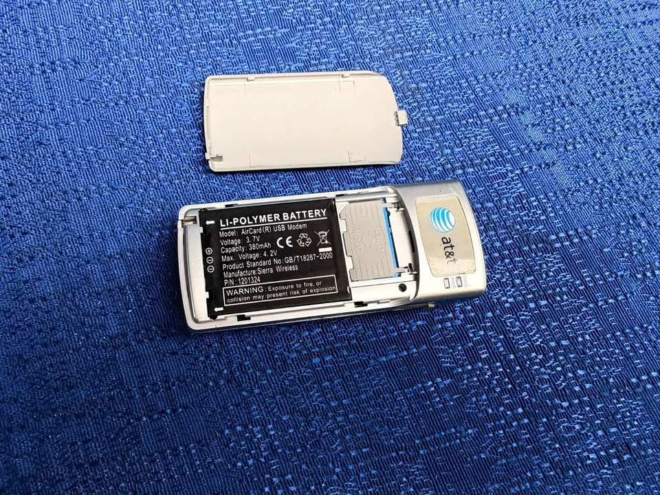 Sierra Wireless AT&T Qualcomm 3G USB Connect 881 USB Mobile Broadband Receiver - Image 2 of 4