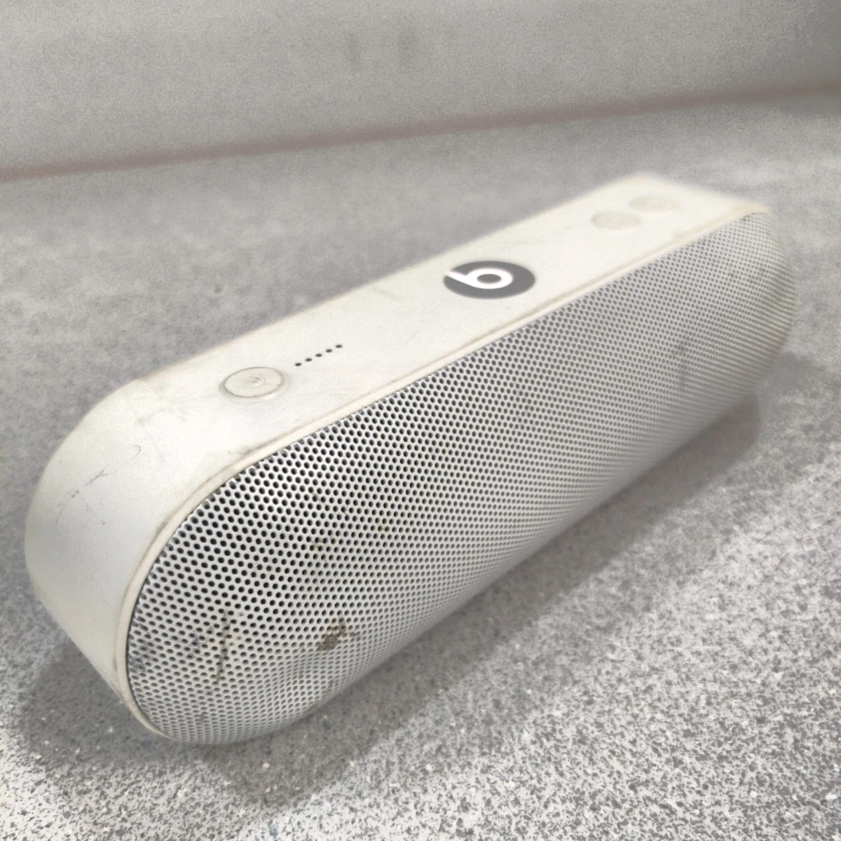 Beats by Dr. Dre Beats Pill+ White Audio Player Docks & Mini Beats by Dr. Dre Beats Pill+ White Audio Player Docks & Mini