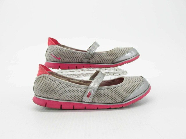 Nike Women Silver Flat Athletic Shoes Size 7m Pre Owned DQ for sale online | eBay