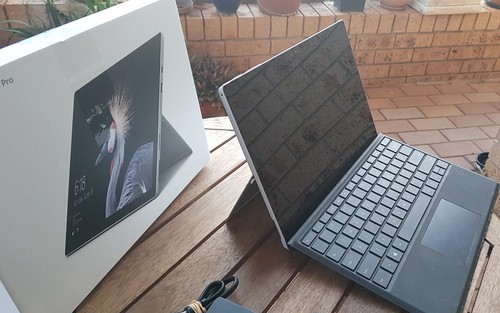 Microsoft Surface Pro 4 - i5 - 256GB SSD - Ram 8GB - Win 10 pro Black Keyboard - Picture 3 of 4