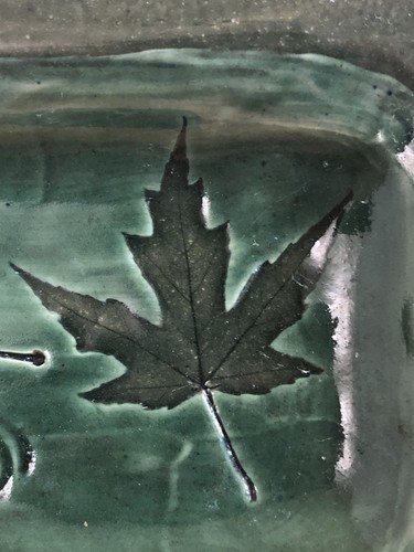 Studio pottery tray plate carved rustic glazed stoneware Leaves Signed. - Picture 4 of 12