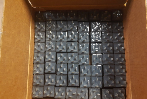 HELLA RELAY FOR CASE, NEW HOLLAND 5HE 931637-06 3 PIECES - Foto 3 di 5