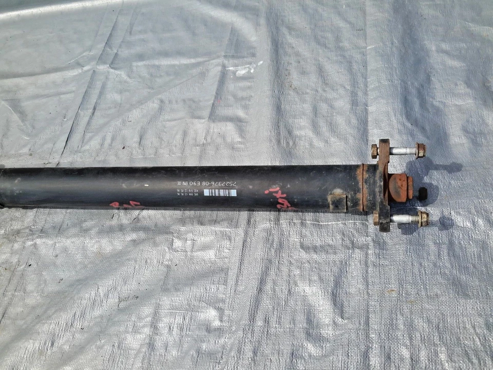 2006-2007 BMW E90 330i 330Xi 325Xi приводной вал пропеллер в сборе 7527376-08 - Изображение 3 из 4