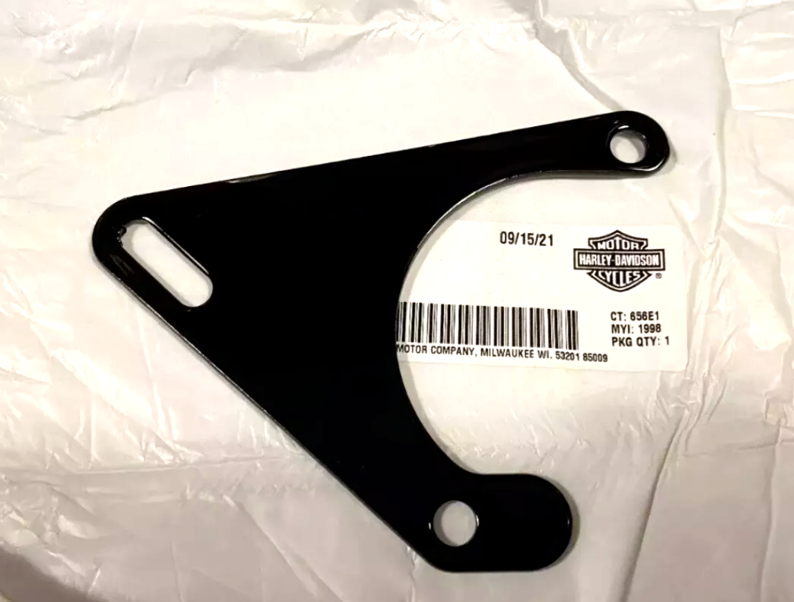 oem Harley-Davidson  Exhaust Pipe Support Mount Fits '99-'06 Touring / 65988-98