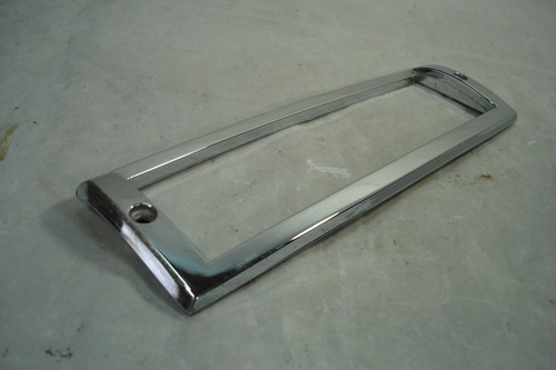 1978-1979 OLDSMOBILE 98 88 RH FRONT CORNER LIGHT PARK TURN SIGNAL BEZEL - Picture 3 of 9