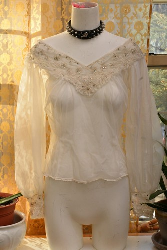 Elegant 1950S White Puff Sleeve Blouse Button Back - Picture 3 of 5