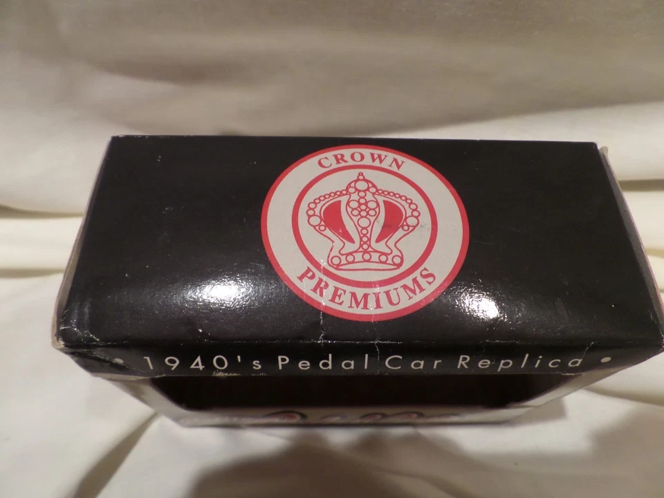 VINTAGE--RARE--1998 "CROWN PREMIUM"  1940 DIE-CAST PETAL CAR-HERSHEY"S KISSES 11 - Image 2 of 4