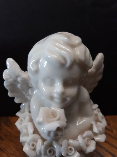 Cherub Porcelain Trinket Box Holding A Rose - Picture 6 of 8