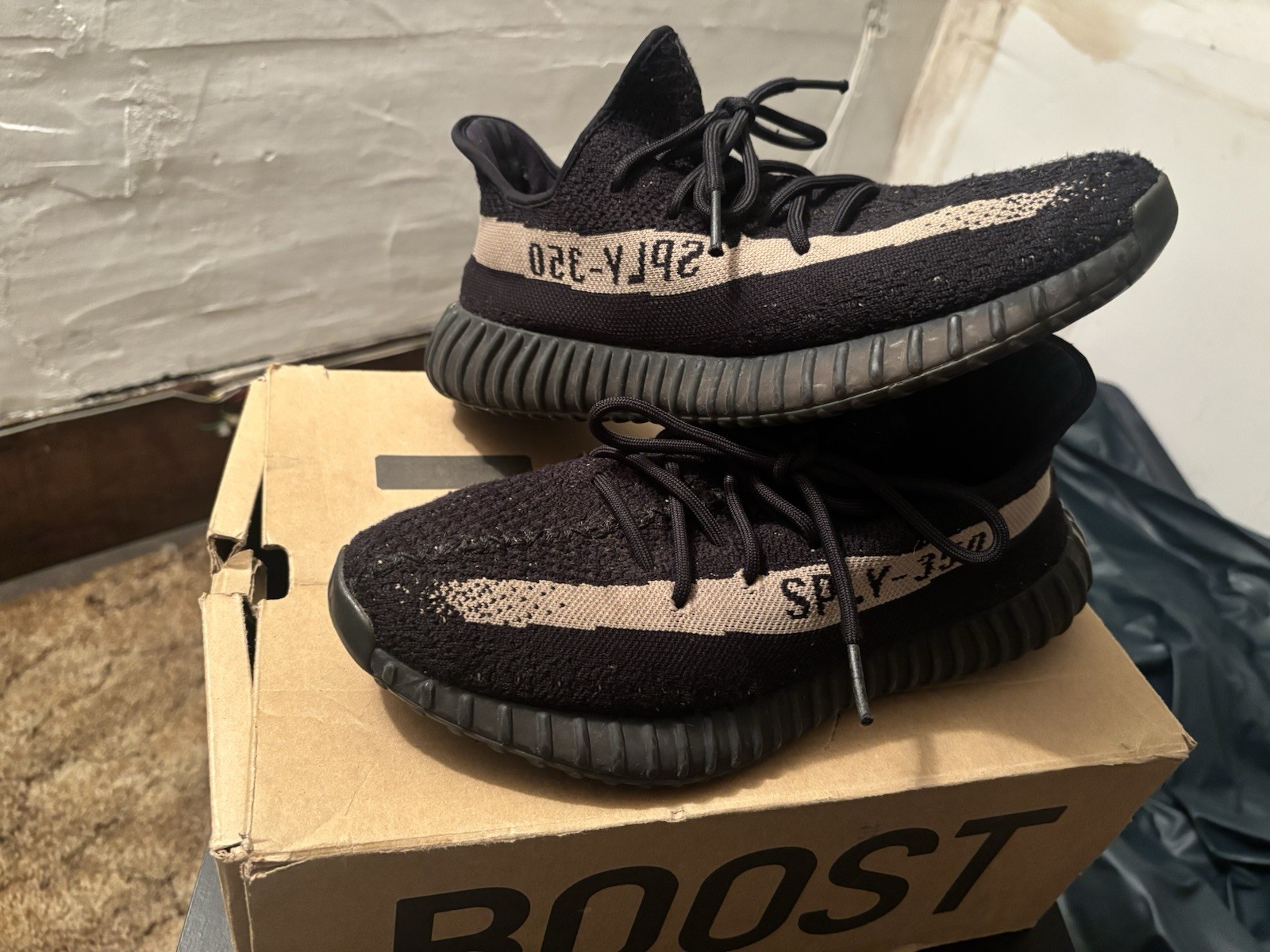 SAOLA Yeezy 350 v2 core nero verde og box taglia 9 5 uomo