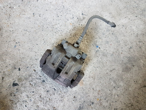 BMW 1er E81 E82 E87 E88 Bremssattel mit Träger hinten links 42/20 6768697