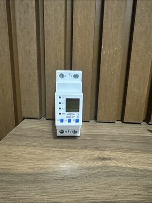 Voltage Protector Single Phase Air Circuit Breaker Auto Recovery Protective