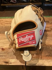 Rawlings HOH. R2G Righty Throw PROR204-2CT. New With Tags And Key Chain