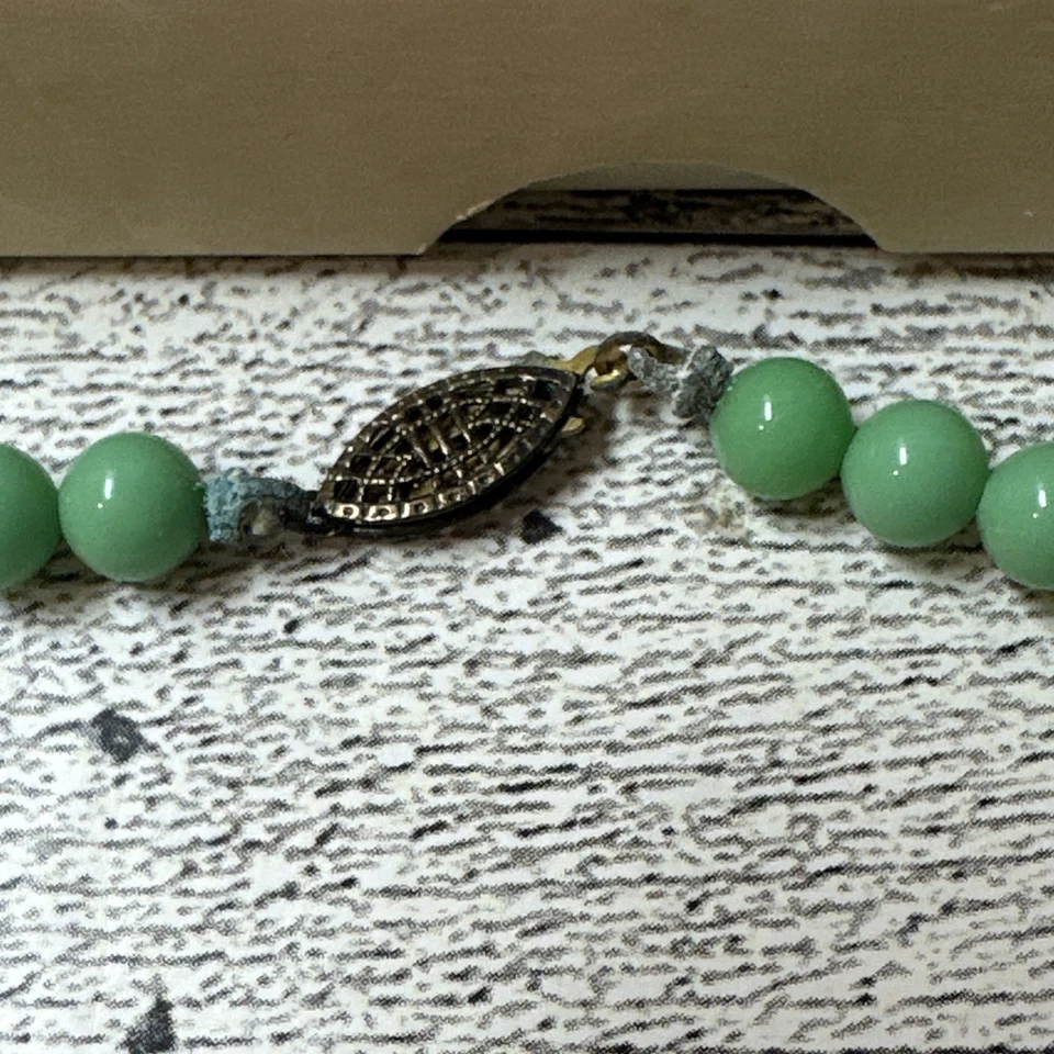 Collar vintage de 16" de perlas verdes sintéticas LOTUS LADY Foto 3 de 4