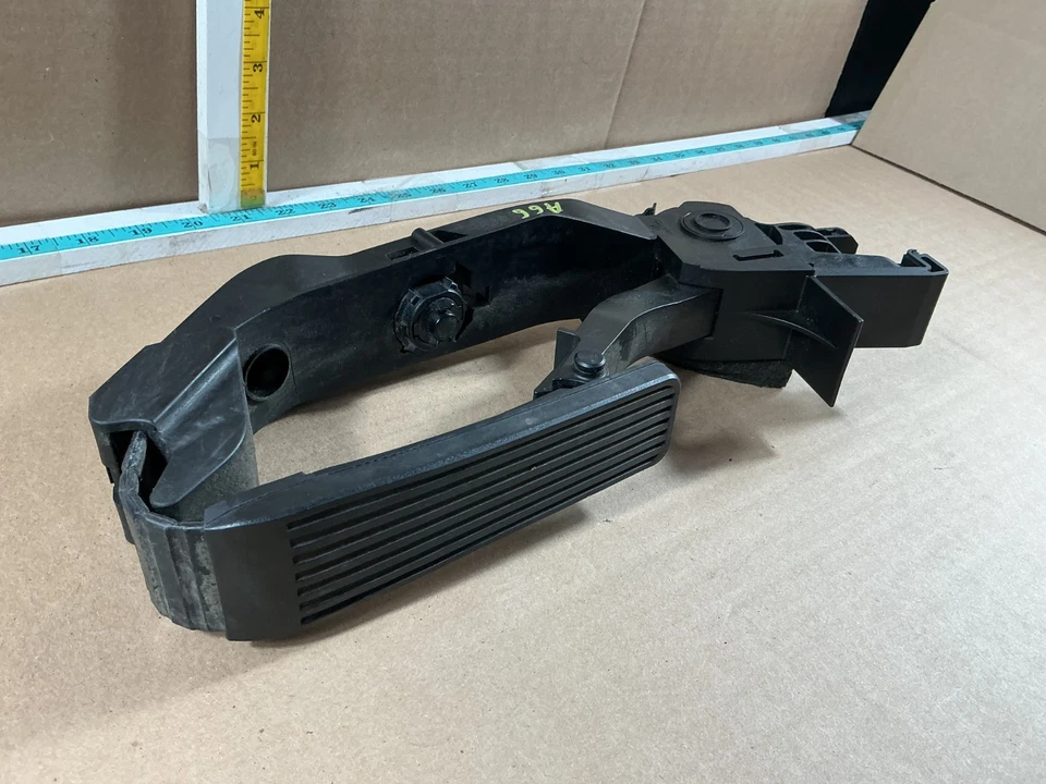 Conjunto de pedal de acelerador Mercedes-Benz E500 W211 2003-2009 A2113000604 OEM Foto 4 de 4