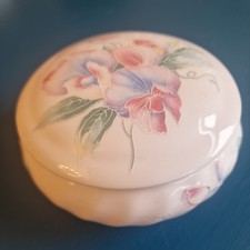 AYNSLEY LITTLE SWEETHEART TRINKET BOX BONE CHINA LIDDED PIN DISH OR RING BOWL.