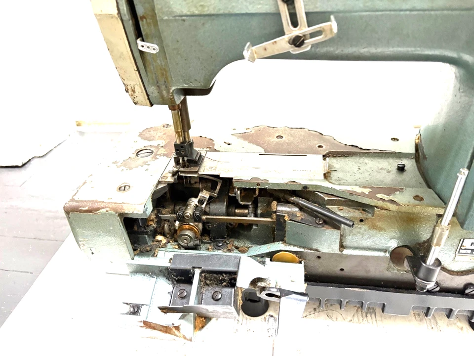 MÁQUINA DE COSER INDUSTRIAL JUKI MF-860 2 AGUJAS 3/16 PUNTO INFERIOR Foto 3 de 4