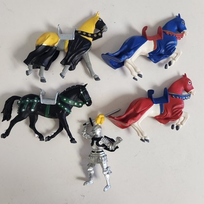 Vtg. Plastoy Medieval Horses With Capes & Knight With Sword From 2000 Lot Bundle