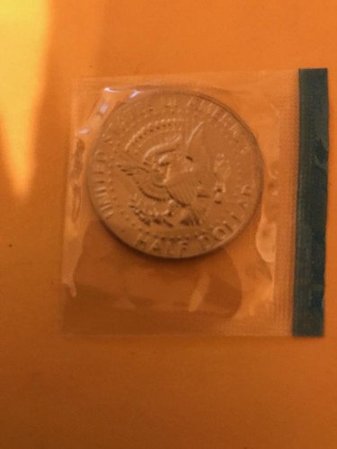 1972 P+D KENNEDY HALF UNCIRCULATED STILL IN MINT CELLO L@@K - Picture 3 of 5