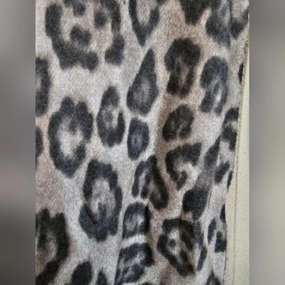 Bufanda envolvente LA FIORENTINA de piel de zorro con estampado animal pompón Foto 3 de 4