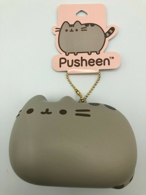 sitting pusheen