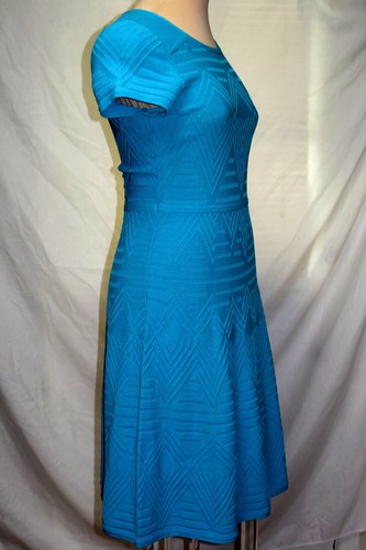 Talbots Turquoise Rayon/Nylon Knit SS Dress-Upraised Geometric Patterns-M Petite - Picture 3 of 9