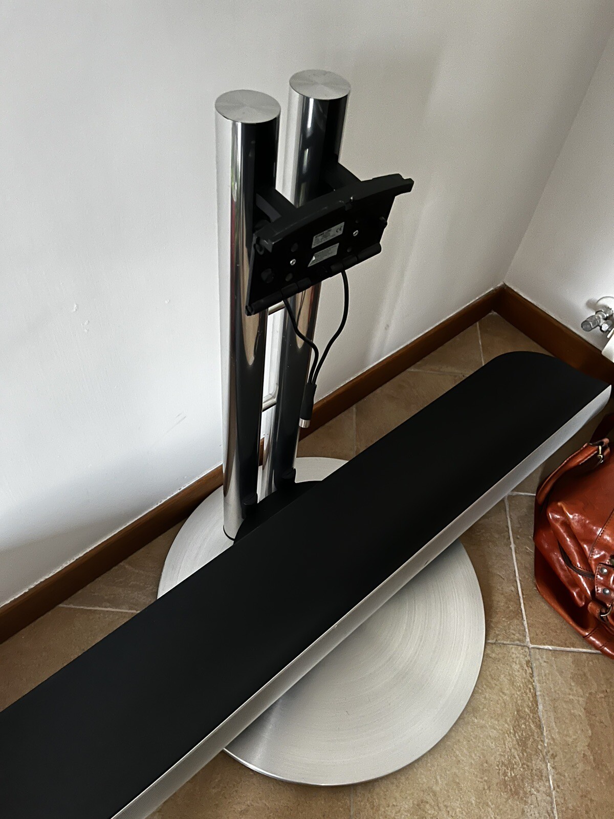 Bang and Olufsen B&O Sound Bar Speaker Silver Black Beosound
