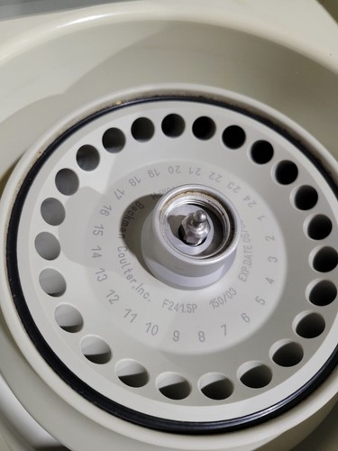 Beckman Coulter Microfuge 18 Centrifuge 367160 with Rotor - Picture 9 of 10