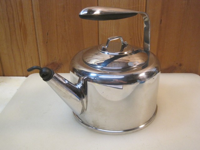 AllClad Stainless Steel Whistling 2quart Tea Kettle for