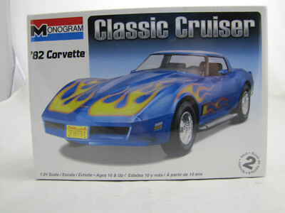 85-0885 Monogram `82 Corvette Classic Cruiser - 1:24