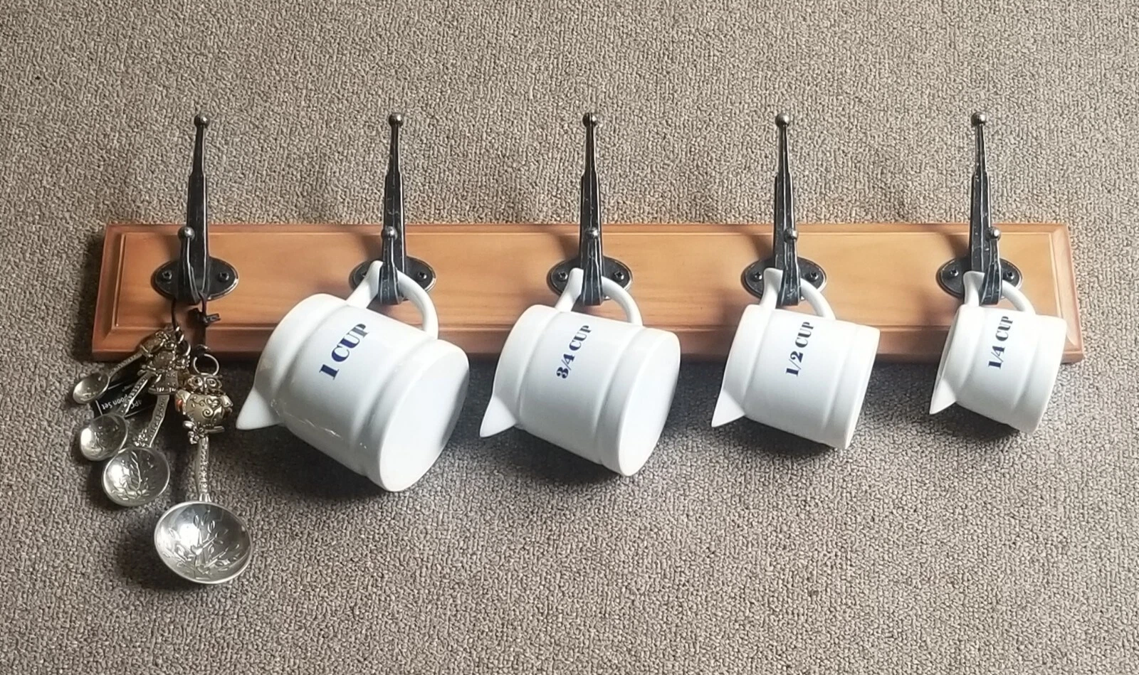 Set 4 White Ceramic Measuring Cups Ganz Owl Spoons w/5-Hook IKEA Wood Wall Rack
